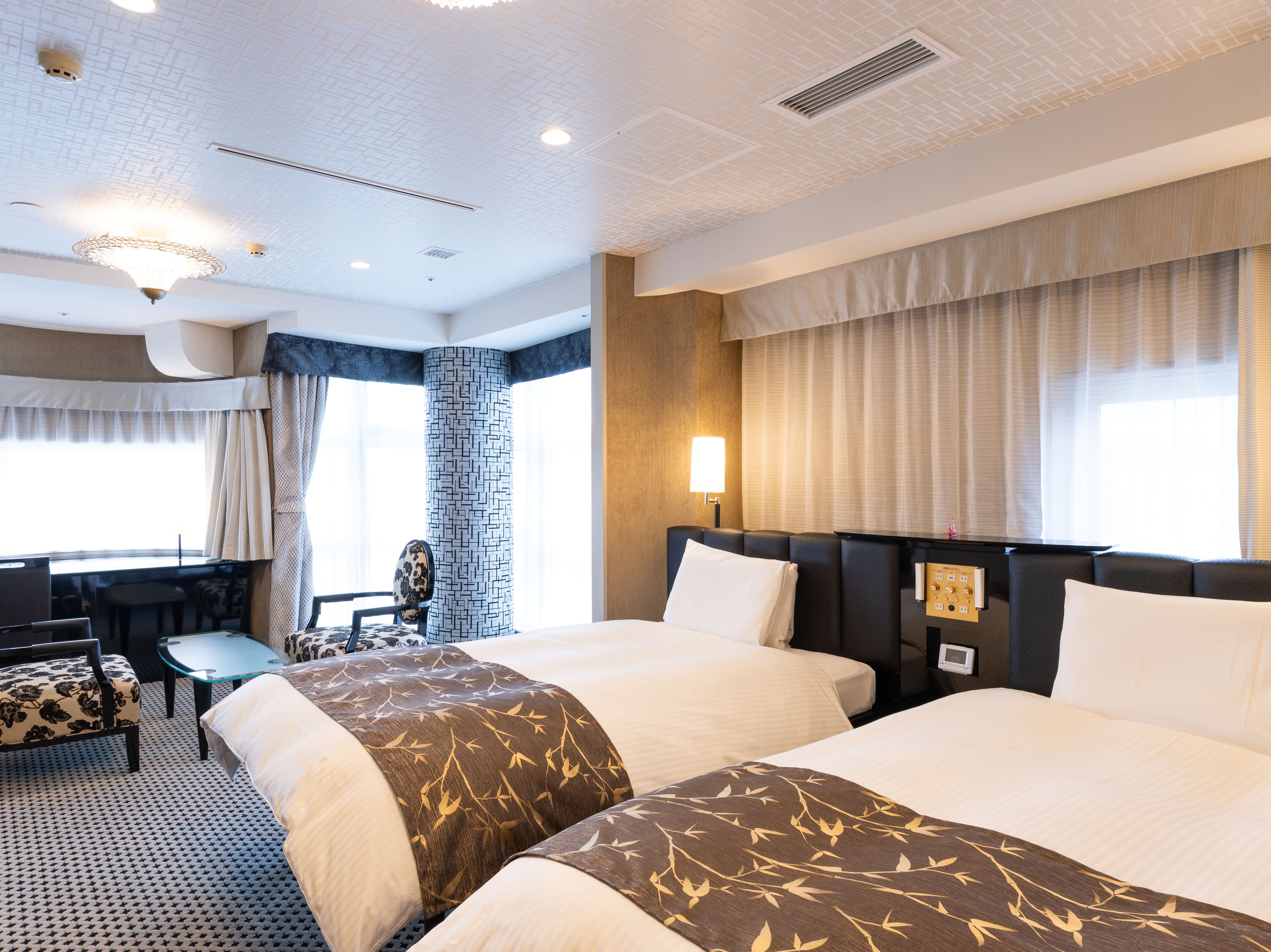 スイートルーム（広さ43㎡/ベット幅120cm&times;2台）