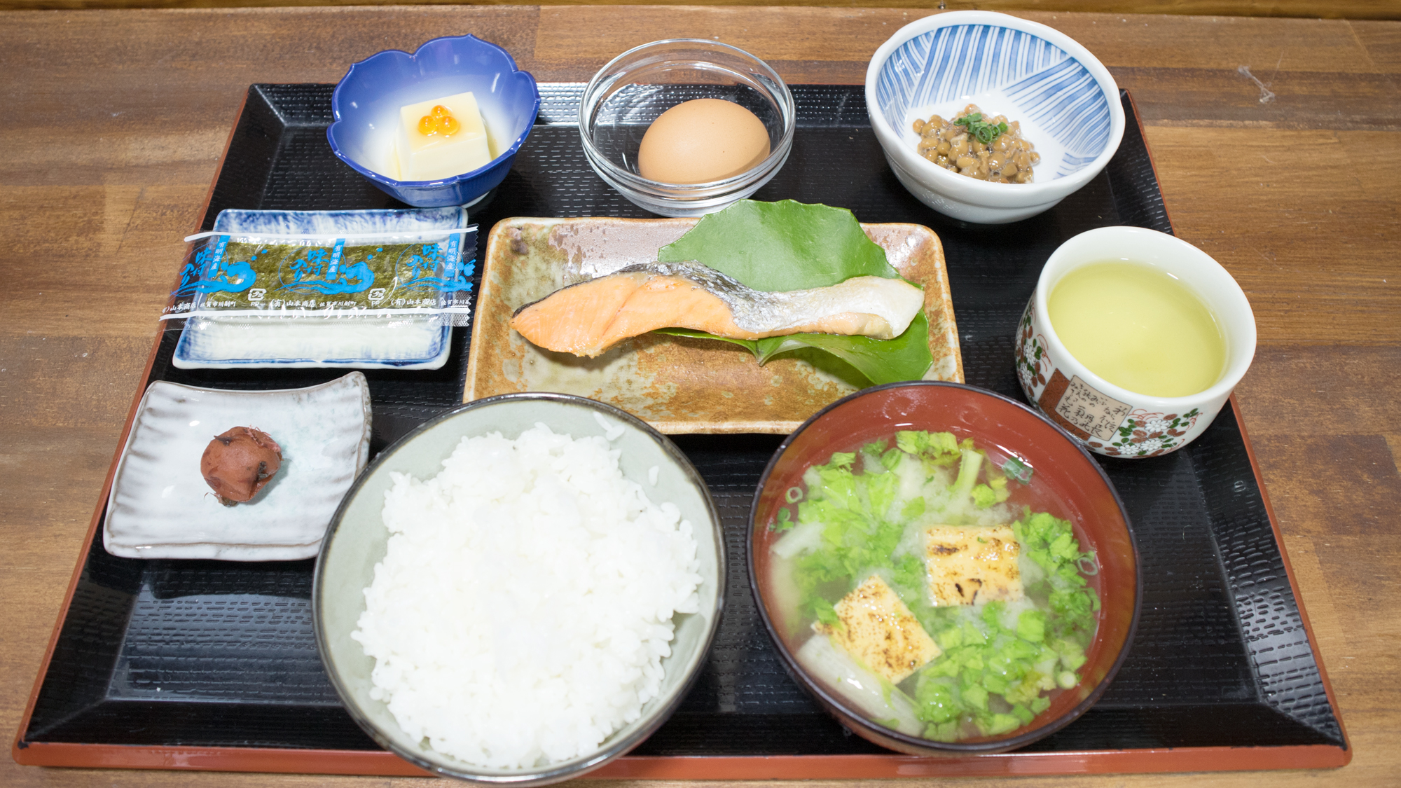 *【朝食一例】日替わり和朝食。この日は焼き鮭