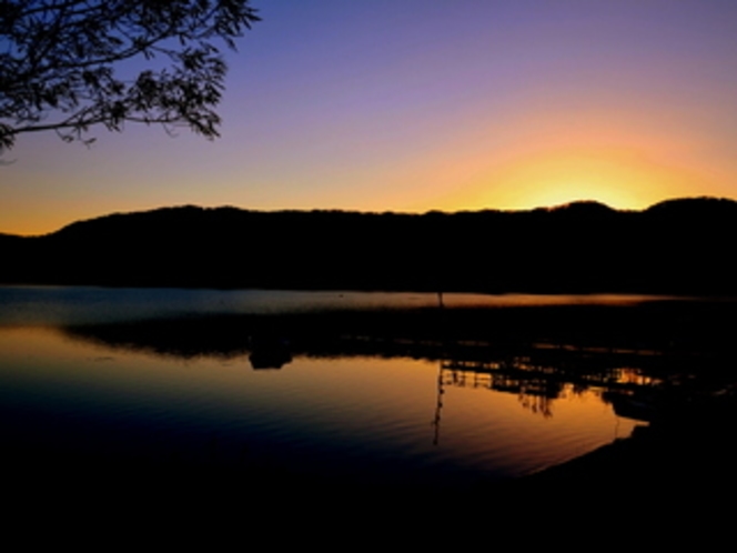 早朝の倶多楽湖