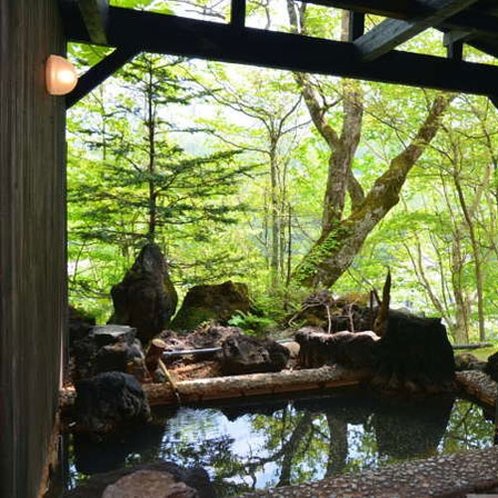 【露天風呂・女湯】　眺めのよい露天風呂にてゆっくりと。