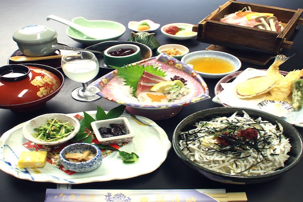 【Tabistプラン】湯浅名物・しらす丼会席♪喉ごの良いしらす丼に、旬の湯浅のお料理を添えて（通年）