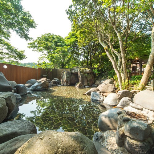 露天 岩風呂（女湯）