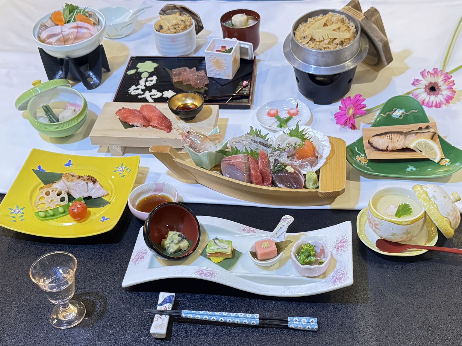 旅館と言えば新鮮なお刺身♪　はなや人気の『舟盛会席』(2食ともお部屋食）