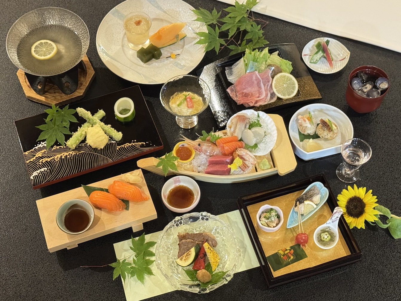 旅館と言えば新鮮なお刺身♪　はなや人気の『舟盛会席』(2食ともお部屋食）