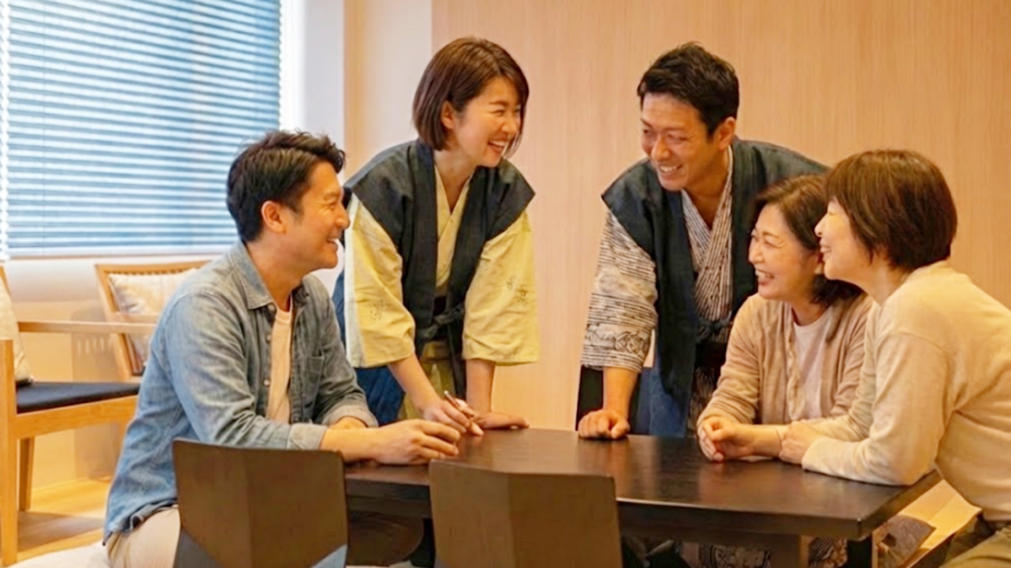 【さき楽】【お部屋食】お部屋で集い笑いあう。30日前の約束で心はずむ平日旅。はなや会席プラン