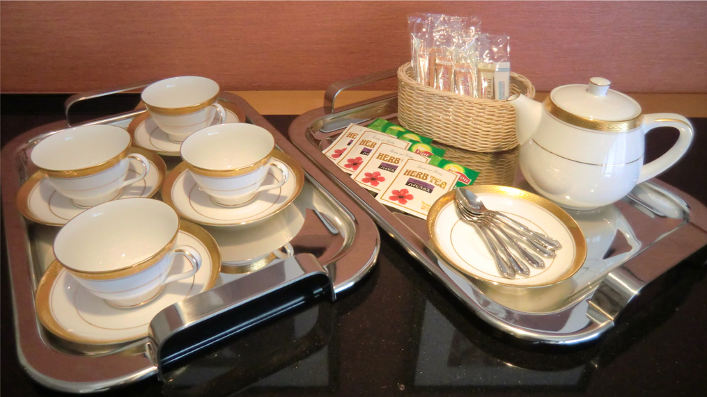 【Noritakeのカップ＆ソーサーセット】スーペリアルーム限定でハーブティ、緑茶、コーヒーもご用意