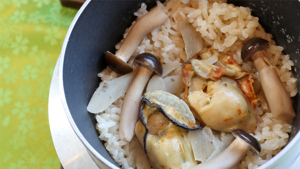 【夕食18:00頃、朝食6:45頃】本館レストラン「かたくり」で夕食牛豚しゃぶしゃぶ＆朝どんプラン♪