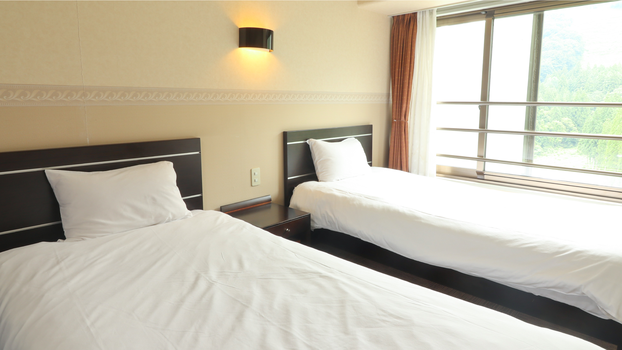 【洋室ツインルーム・約37㎡・4名定員【禁煙】】バス・洗浄機能付トイレ完備