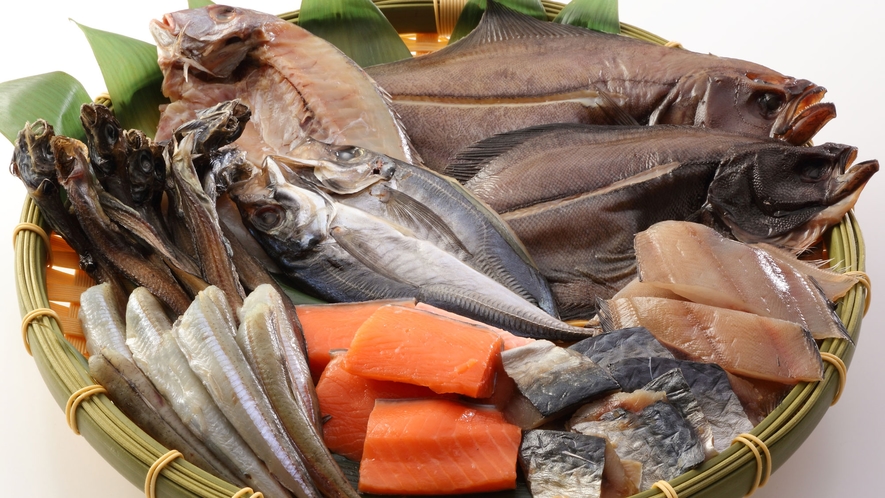 【炭火焼～海の恵み～】新潟県近海で捕れた魚の干物3種をご提供