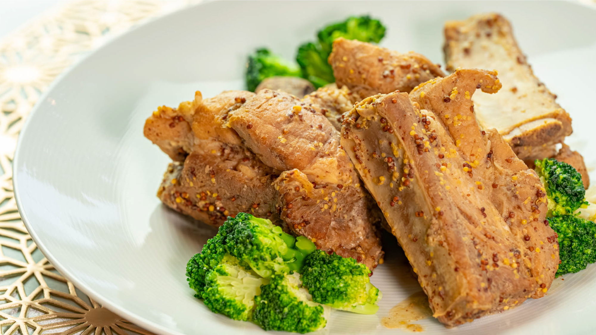 【冬フェア「the新潟」12/19～4/5】ヤスダヨーグルトに付け込んだスペアリブの粒マスタード風味