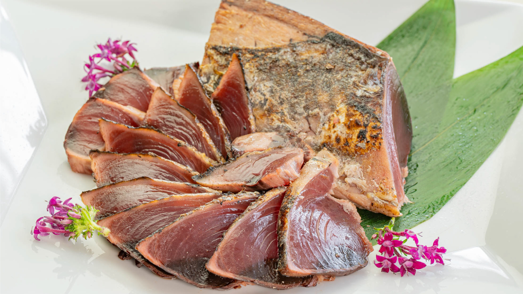 【新潟 肉の三獣奏の饗宴】炭火の香りを纏ったカツオのたたき