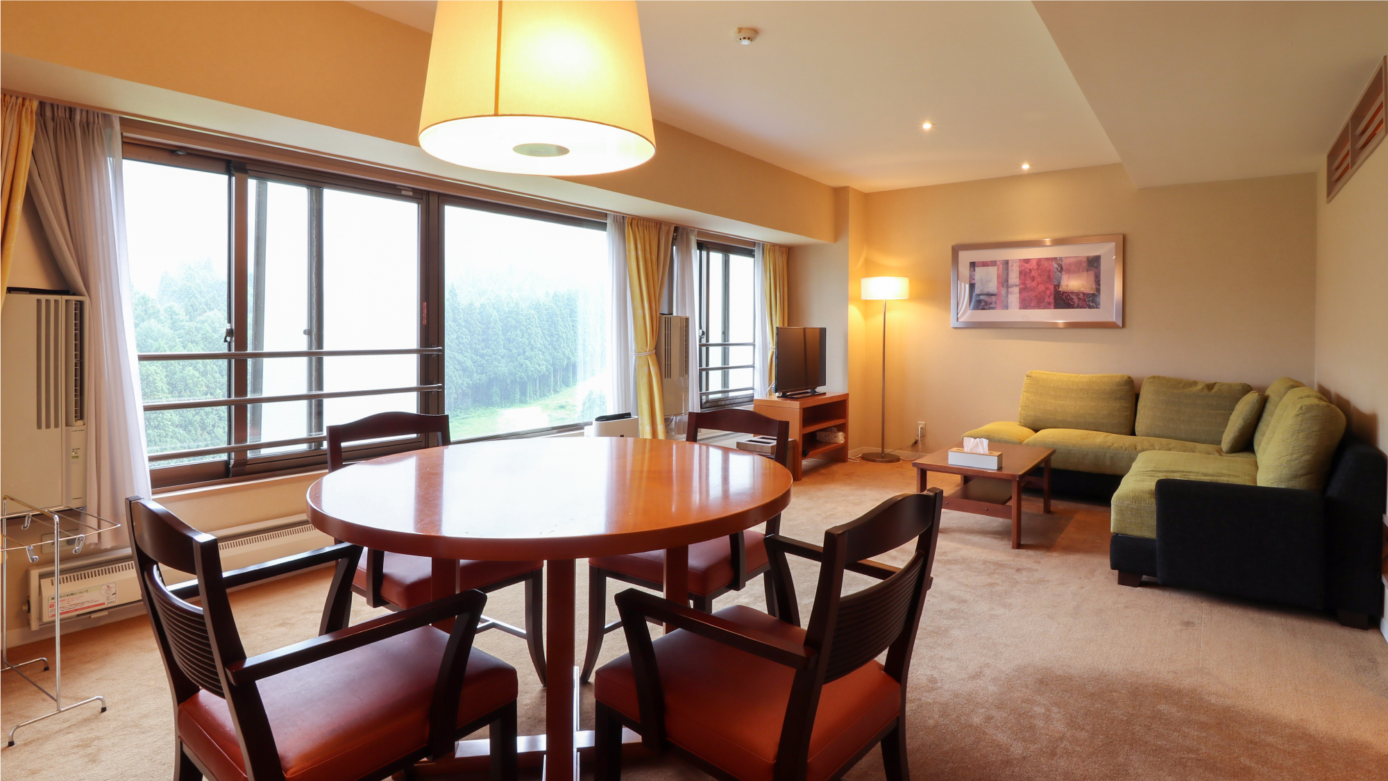 【和洋室スーペリア（リビング）】約72㎡・5名定員【禁煙】山側・高層階確約