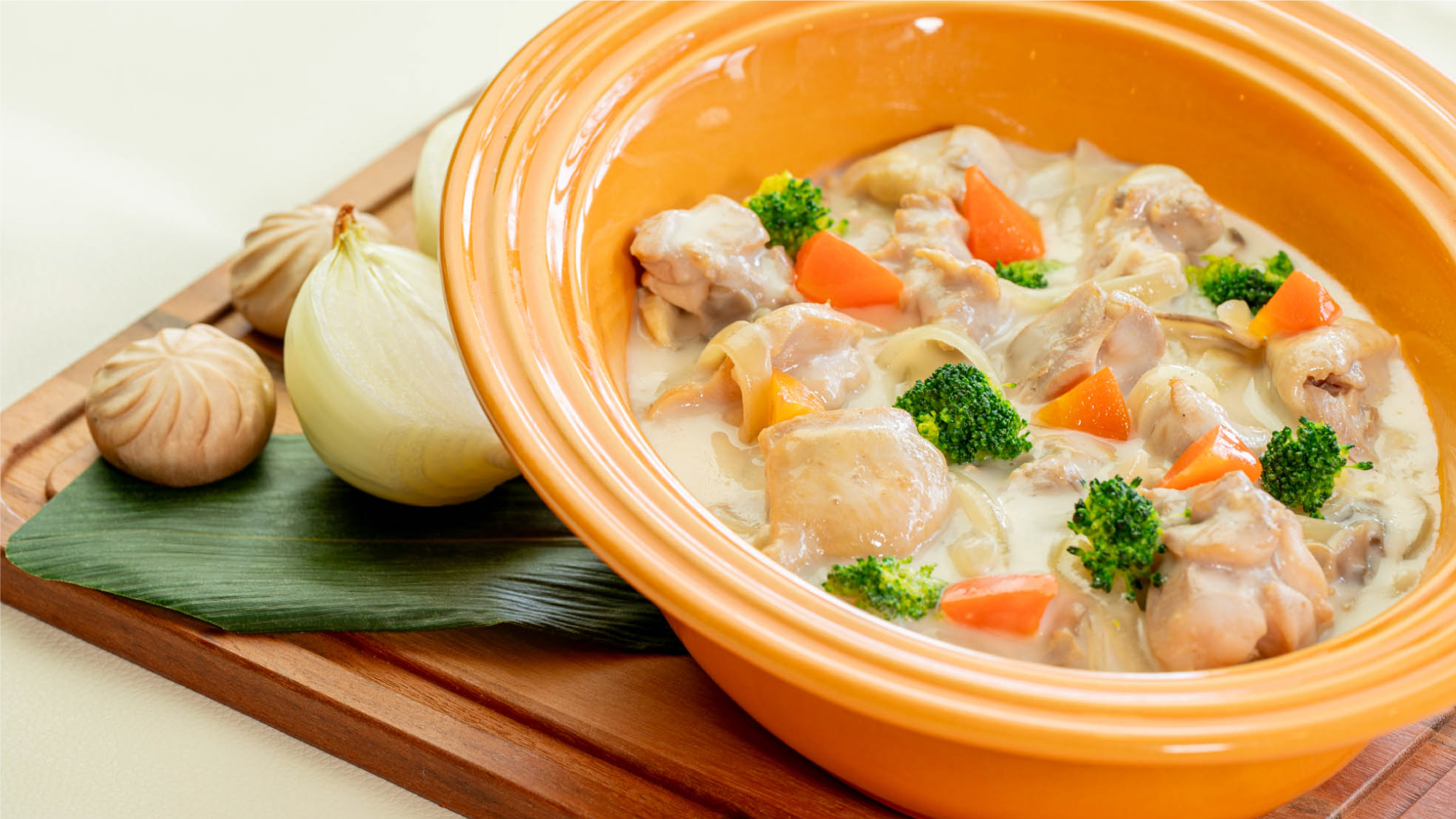 【新潟 肉の三獣奏の饗宴】新潟越の鶏の軽い煮込みソースシュプレーム