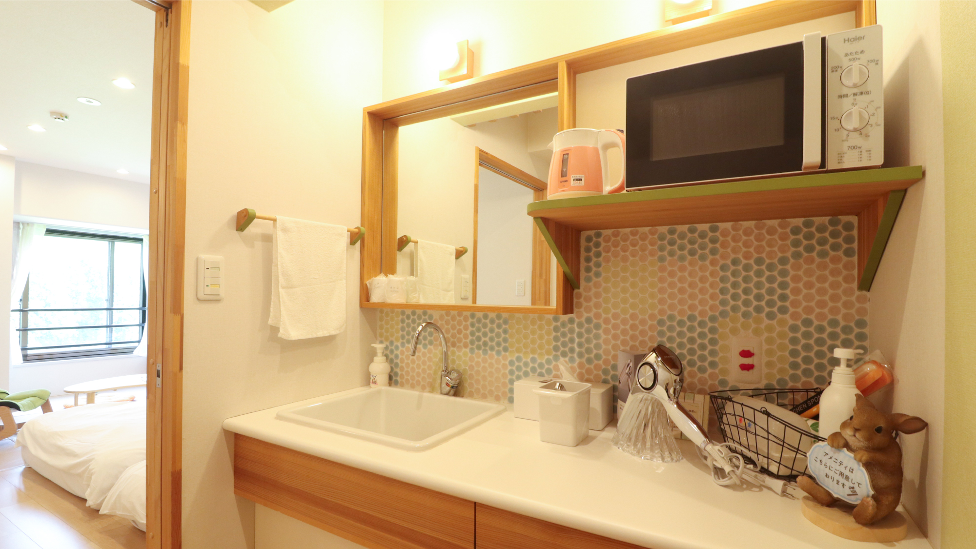 【ゆりかごプチスイート/グランモリィ（洗面所）】電子レンジや湯沸しポットもご用意しております。