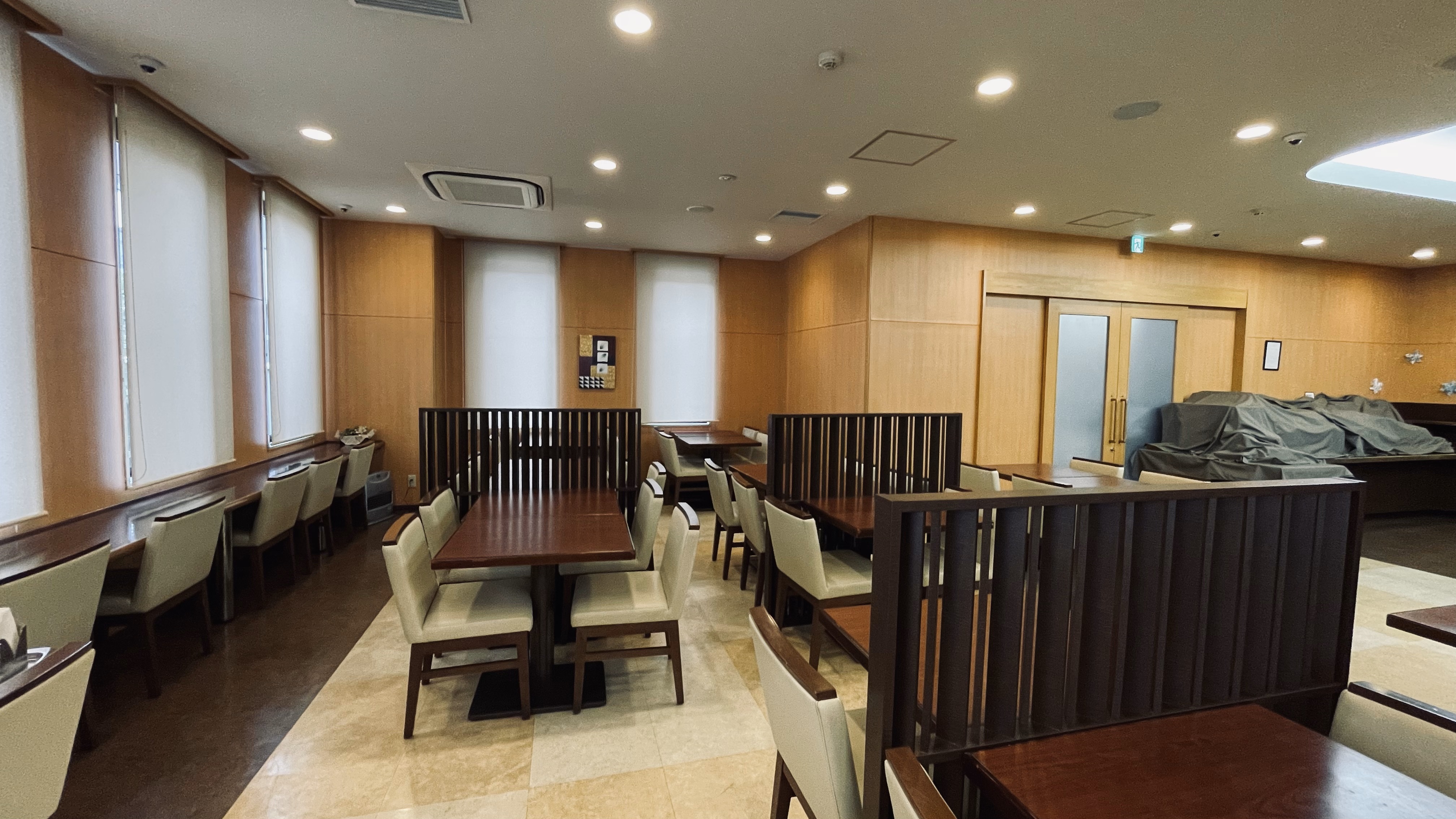 □朝食会場（花茶屋）□