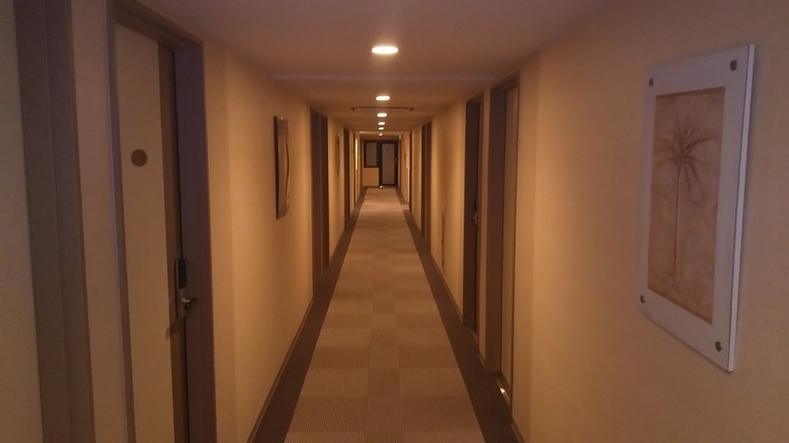 □客室階廊下（夜間）□