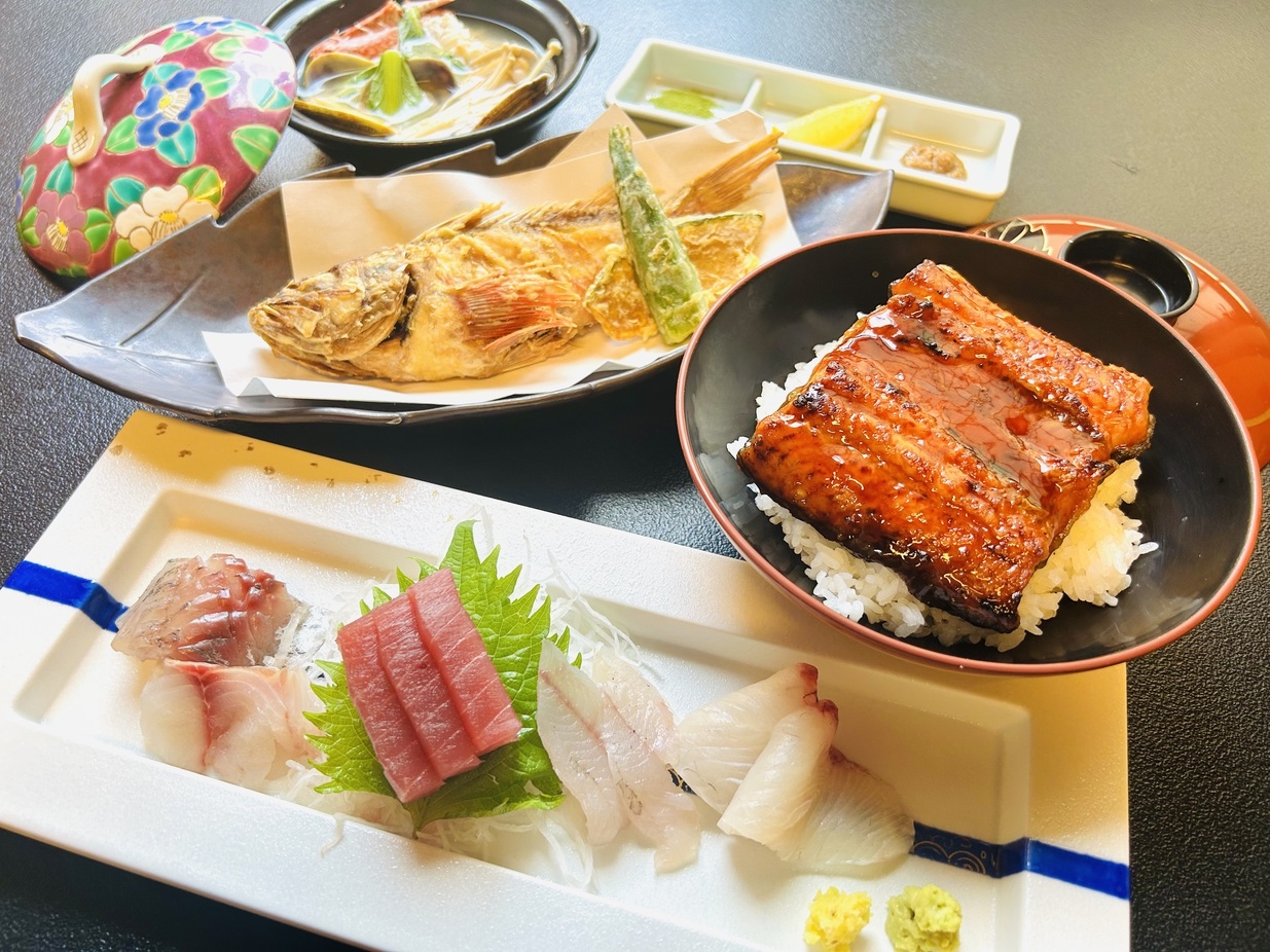 地魚の刺身盛り五種付き★うな丼プラン★大人気のカサゴの唐揚げ付き！〈屋上貸切露天風呂無料〉