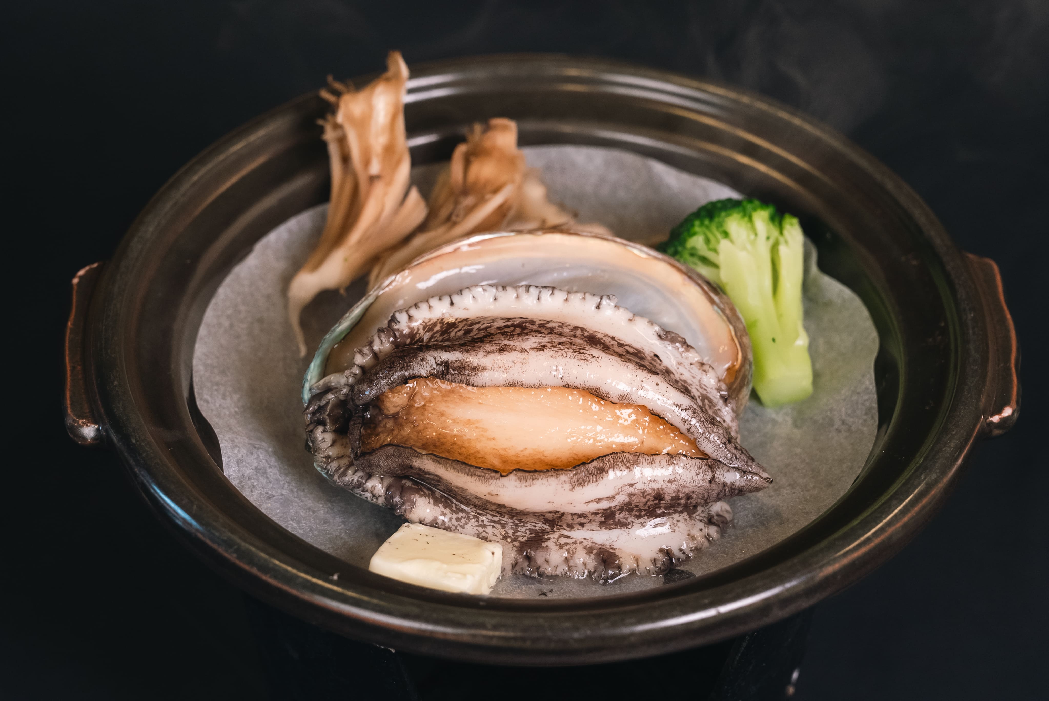 鮑陶板焼き（別注時１杯￥3,850-)