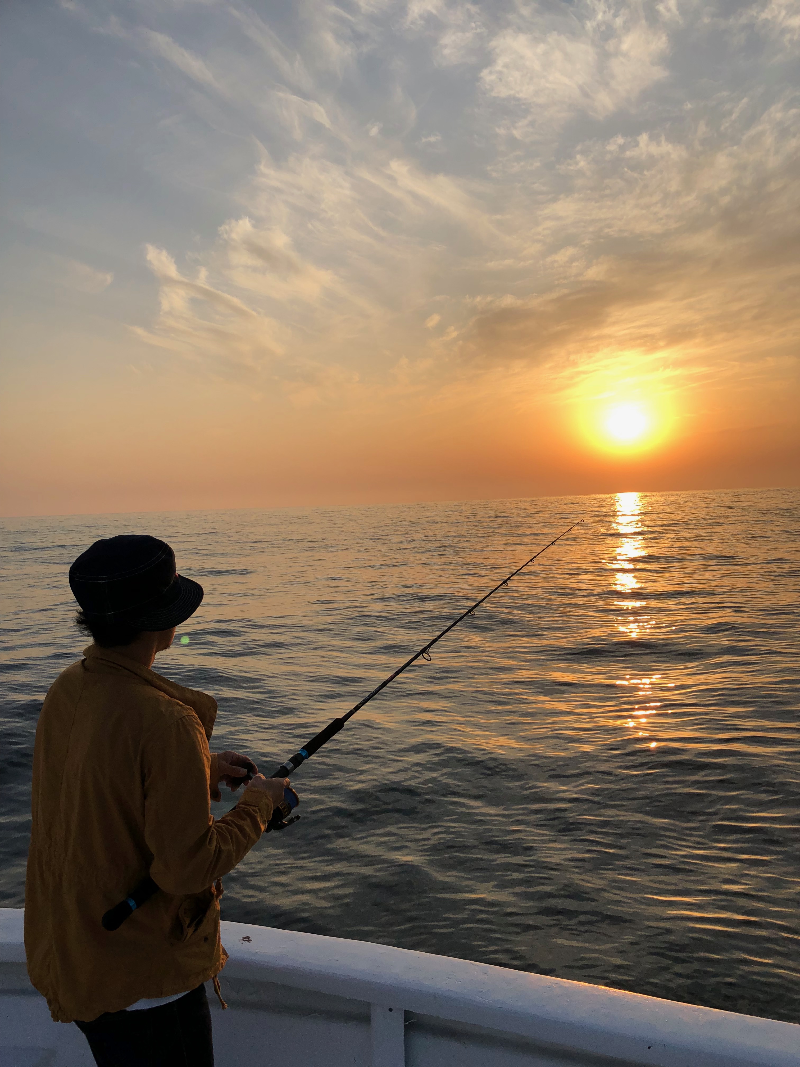 西ノ島の海上で楽しく美味しい思い出作りを