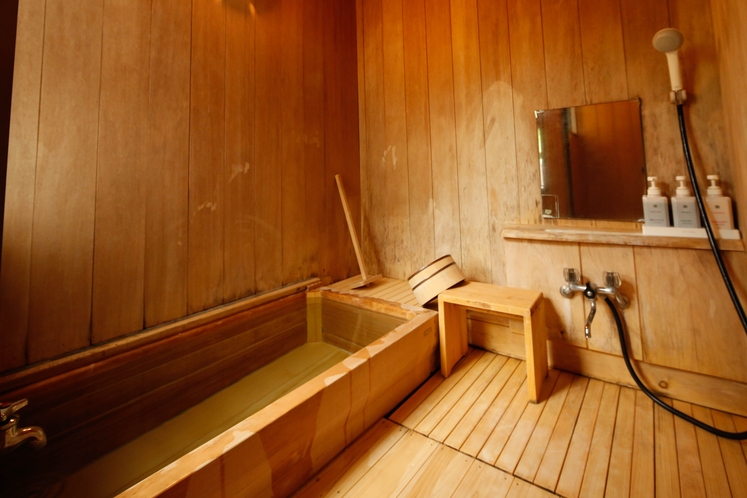 広縁付和室１０畳　檜風呂付