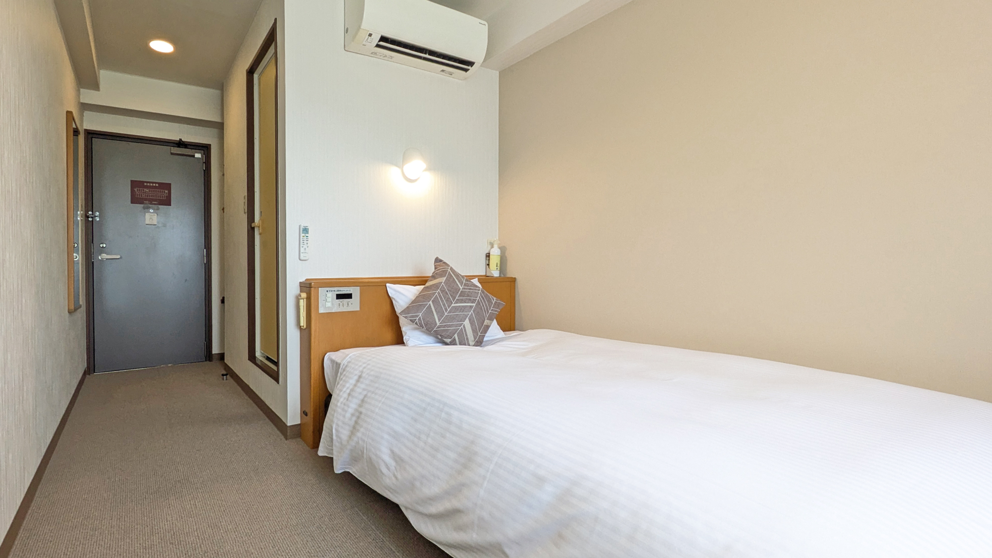 【禁煙・喫煙】シングル・ダブルルーム（広さ14㎡／120cm幅セミダブルベッド）