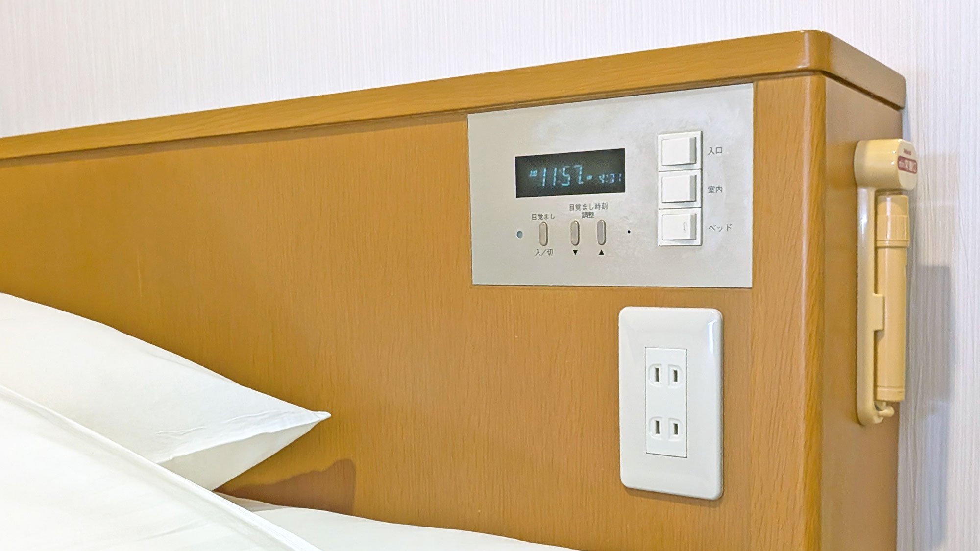シングル・ダブルルーム（スイッチパネル・コンセント）