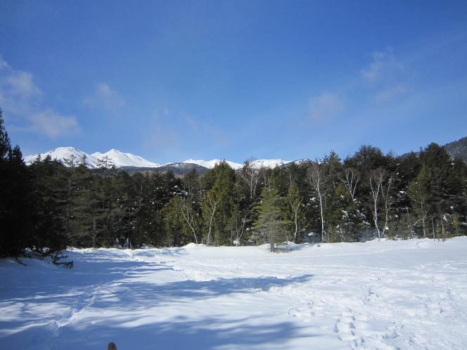 冬の牛留め池と乗鞍岳