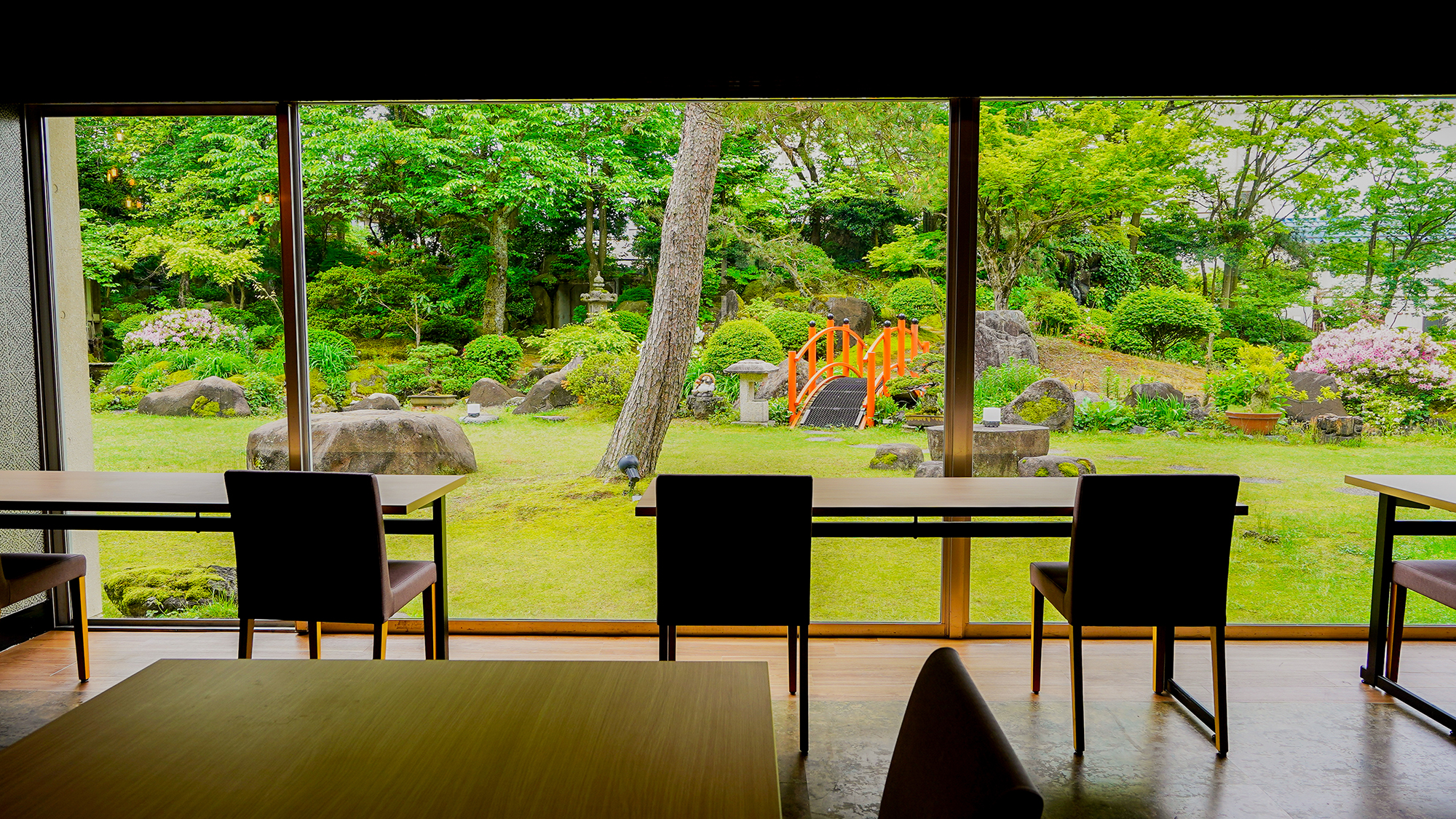 〈朝食・夕食会場イメージ〉