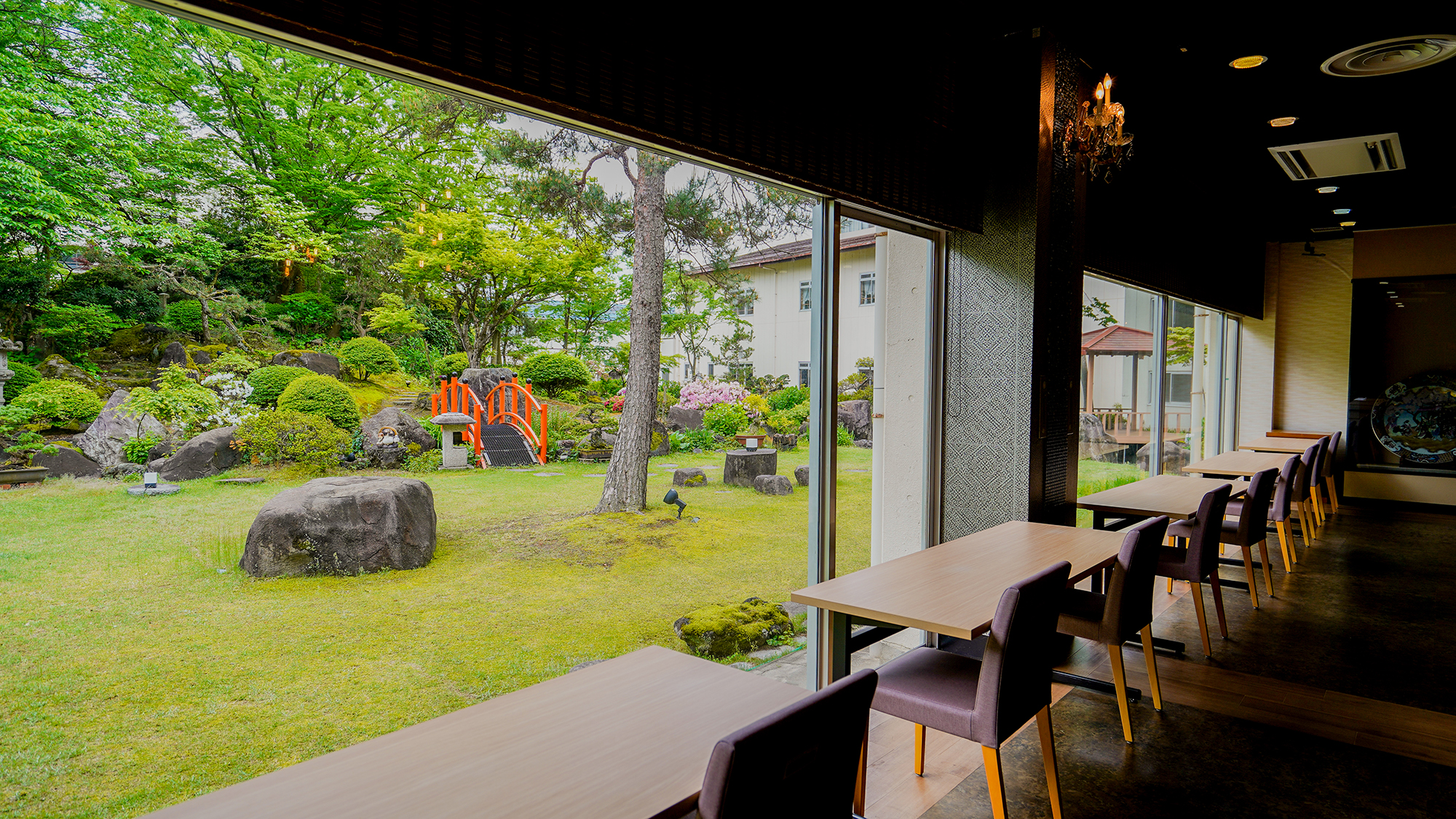 〈朝食・夕食会場イメージ〉