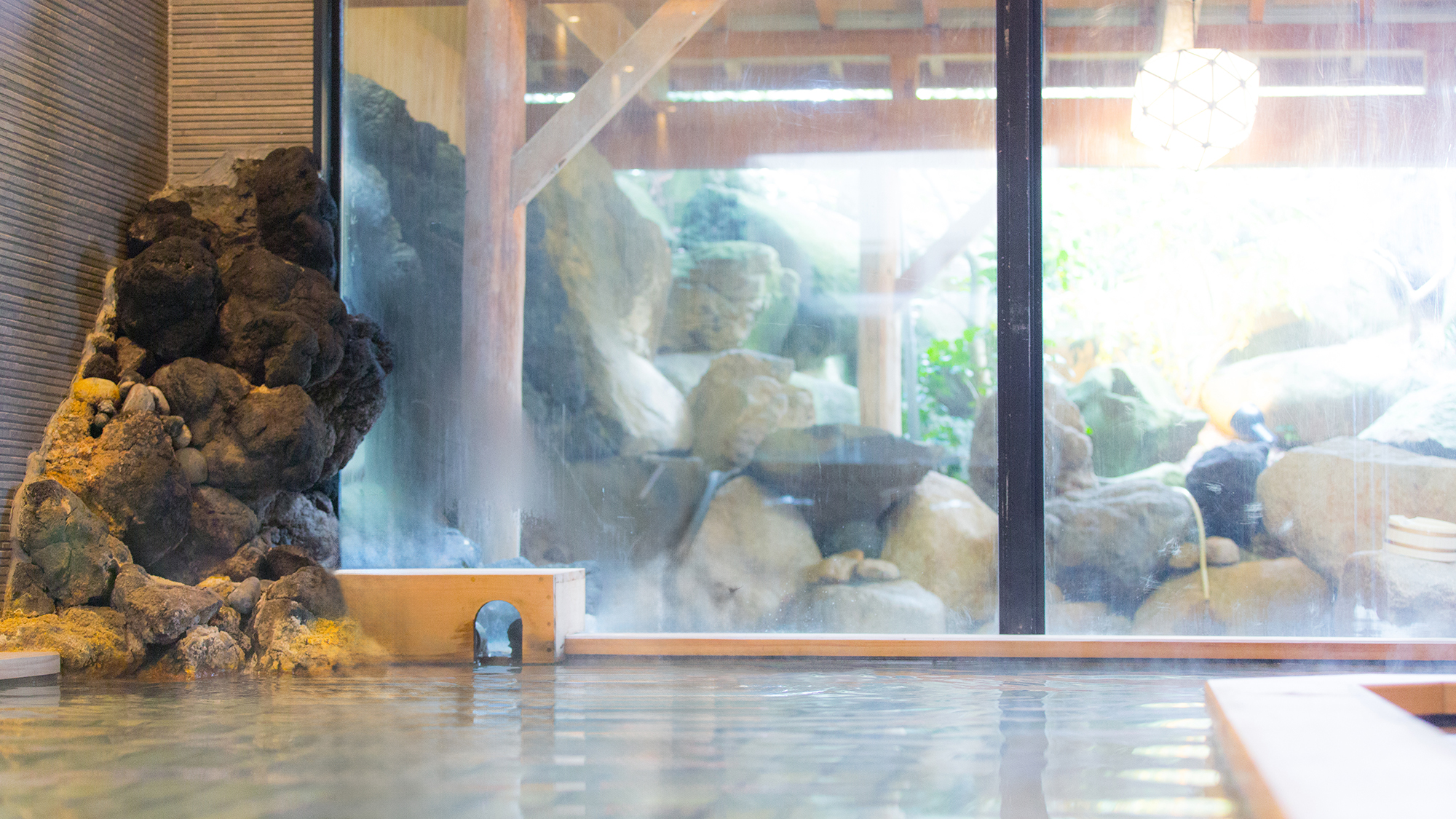 〈温泉イメージ〉内湯