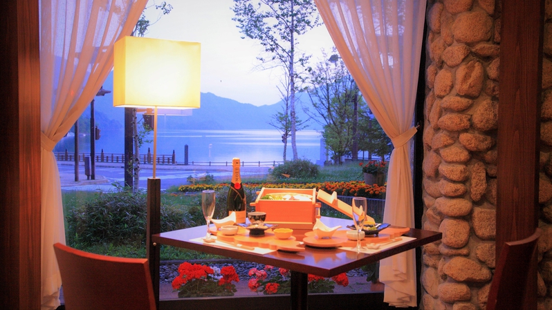 【夕食時フリードリンク付】当館人気プラン♪全室から中禅寺湖の絶景を一望できます！