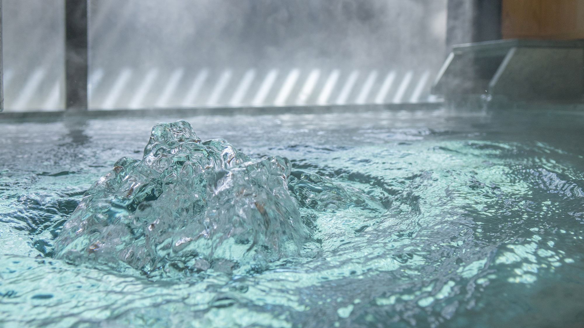 大浴場内風呂・石風呂/若葉（アルカリ単純泉）