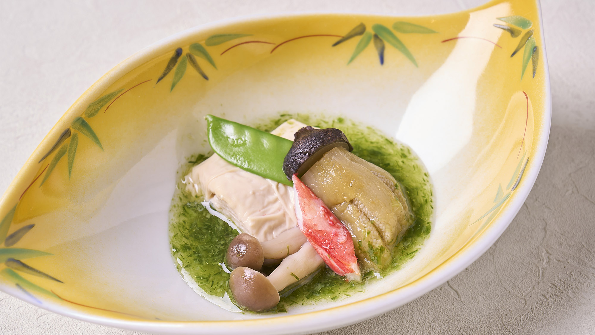 ・【春料理一例・花庵の湯波】生湯波新緑餡掛け　陸蓮根　占地　焼茄子　ズワイ蟹　絹莢