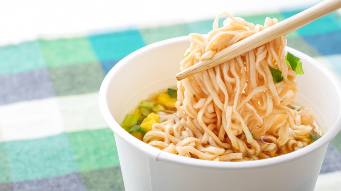 【買い物ナシで楽々！】カップ麺＆ペットボトルのお茶付きプラン（朝食付）
