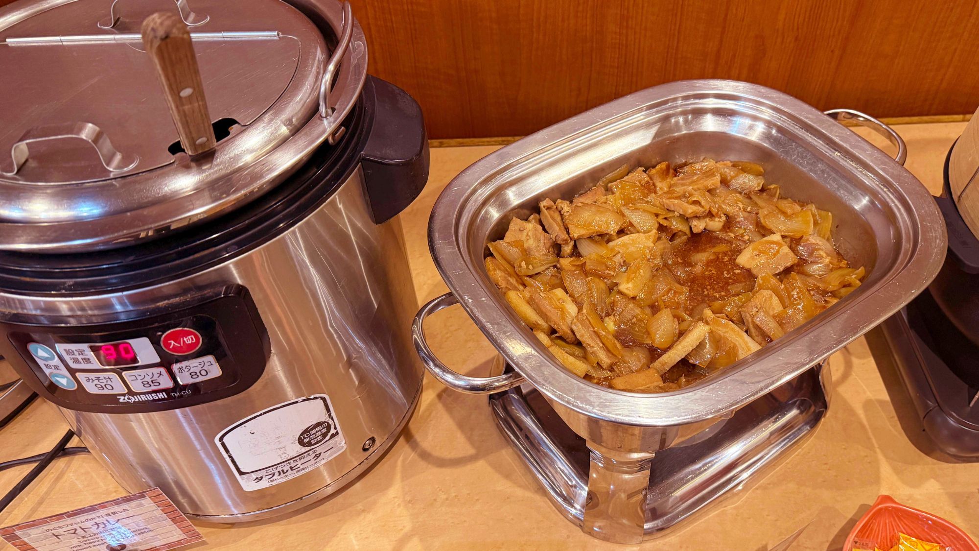 トマトカレーもやきとり丼も食べたい分だけ自由にチョイス！　※イメージ