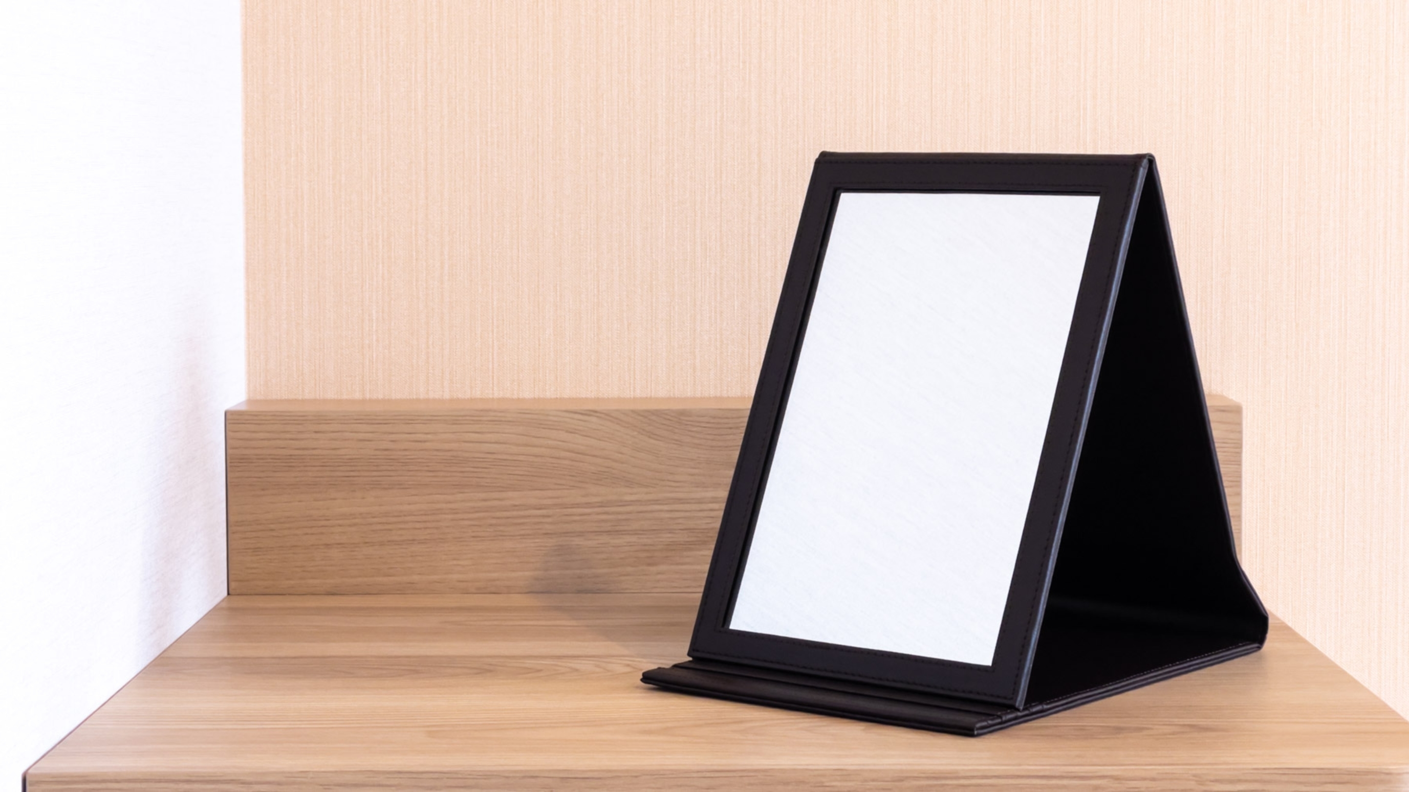 角度が調整できる手鏡です