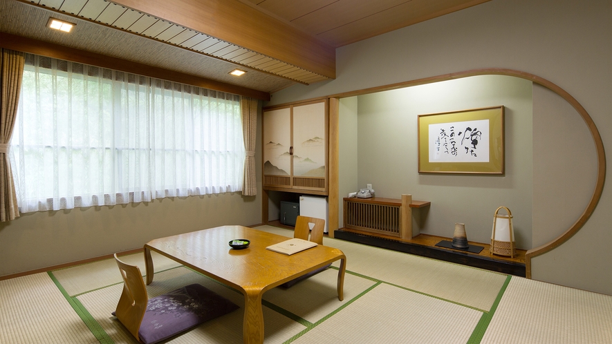 【和室】純和風造りの和室。お布団でお休みになりたい方におすすめのお部屋です。