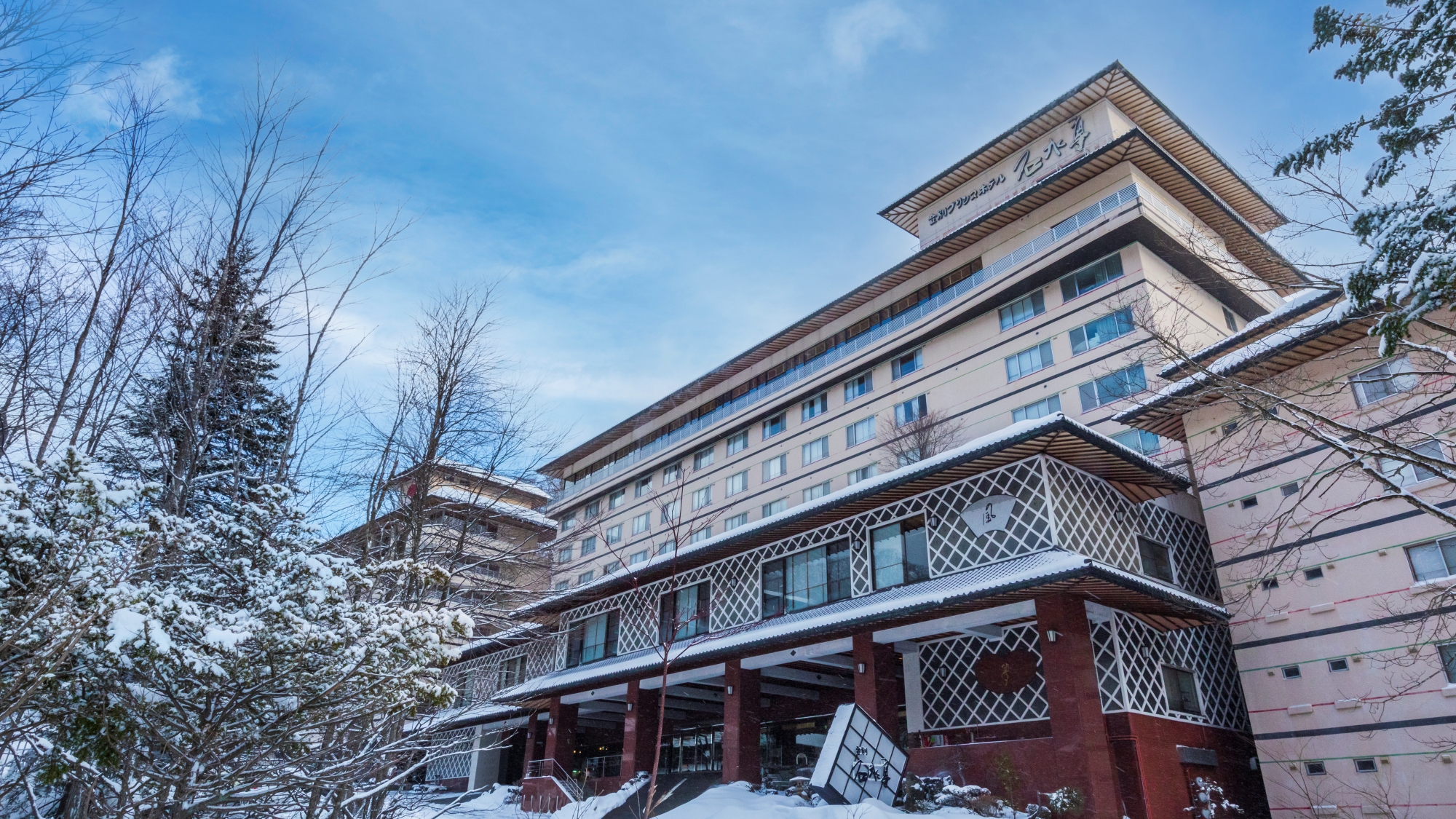 【冬】雪に包まれ、静かに佇む石水亭