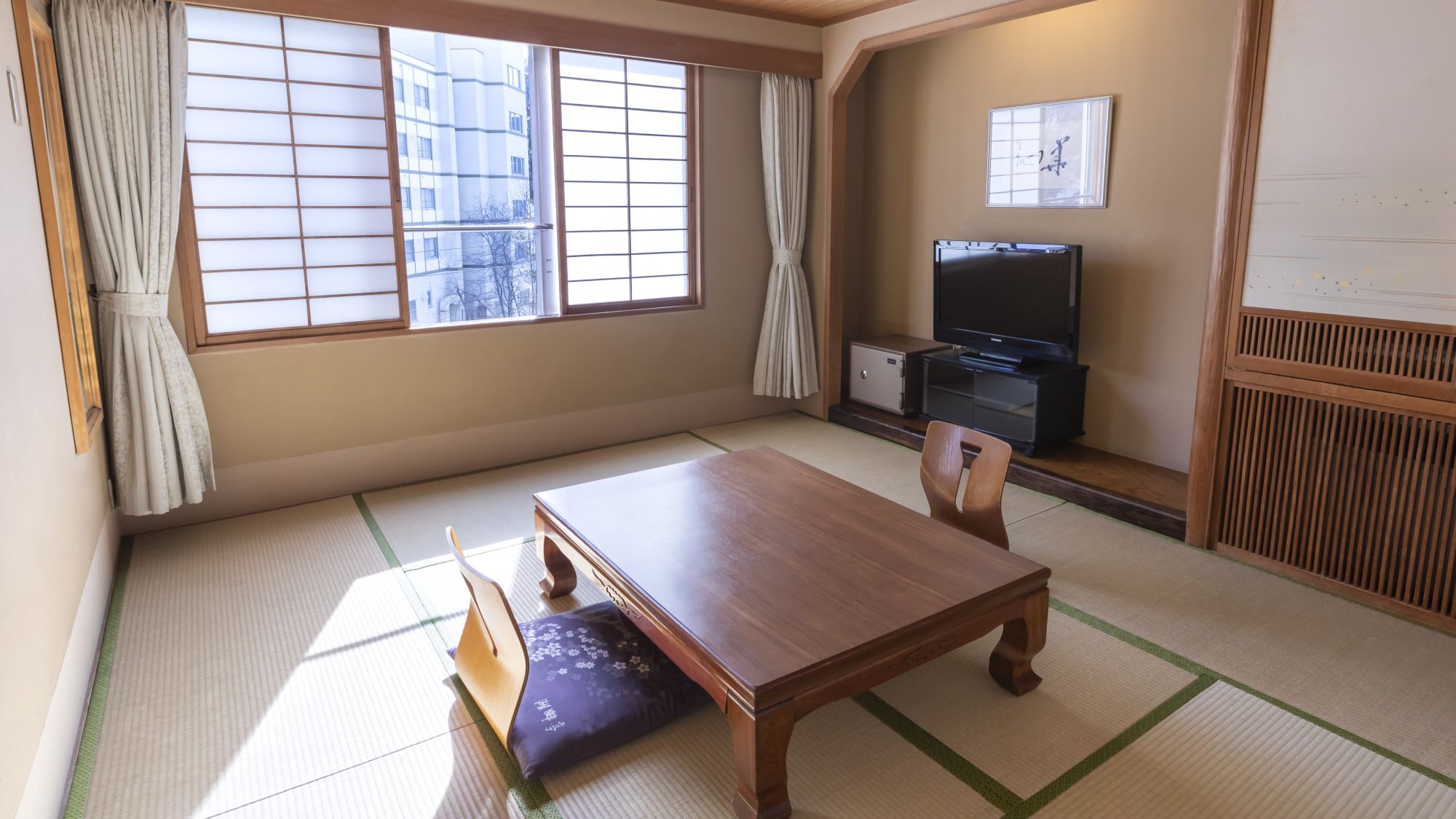 【有珠山側和室】温泉宿ならではの和の寛ぎでお客様をおもてなしします