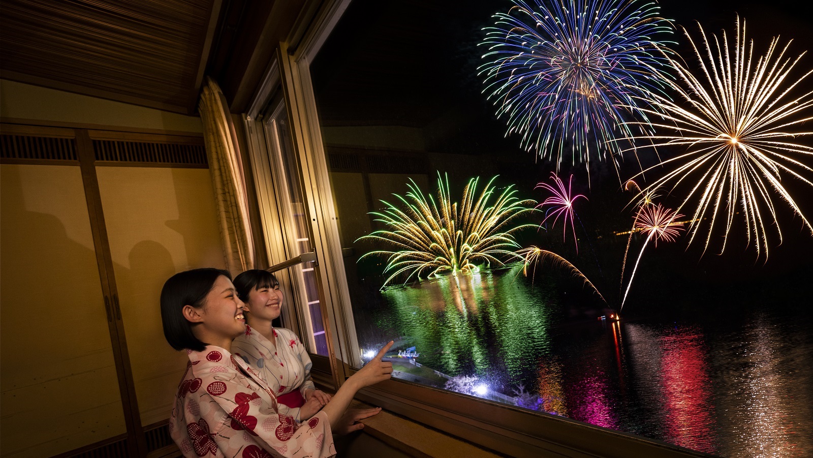 湖側客室からはロングラン花火大会をお楽しみいただけます！※2024年4月28(日)～10/31(木)