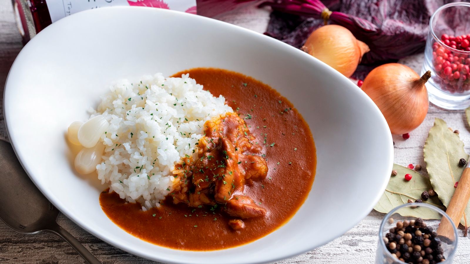 【 朝食】洞爺の赤しそジュースで作った優しい甘味の特製赤しそカレー