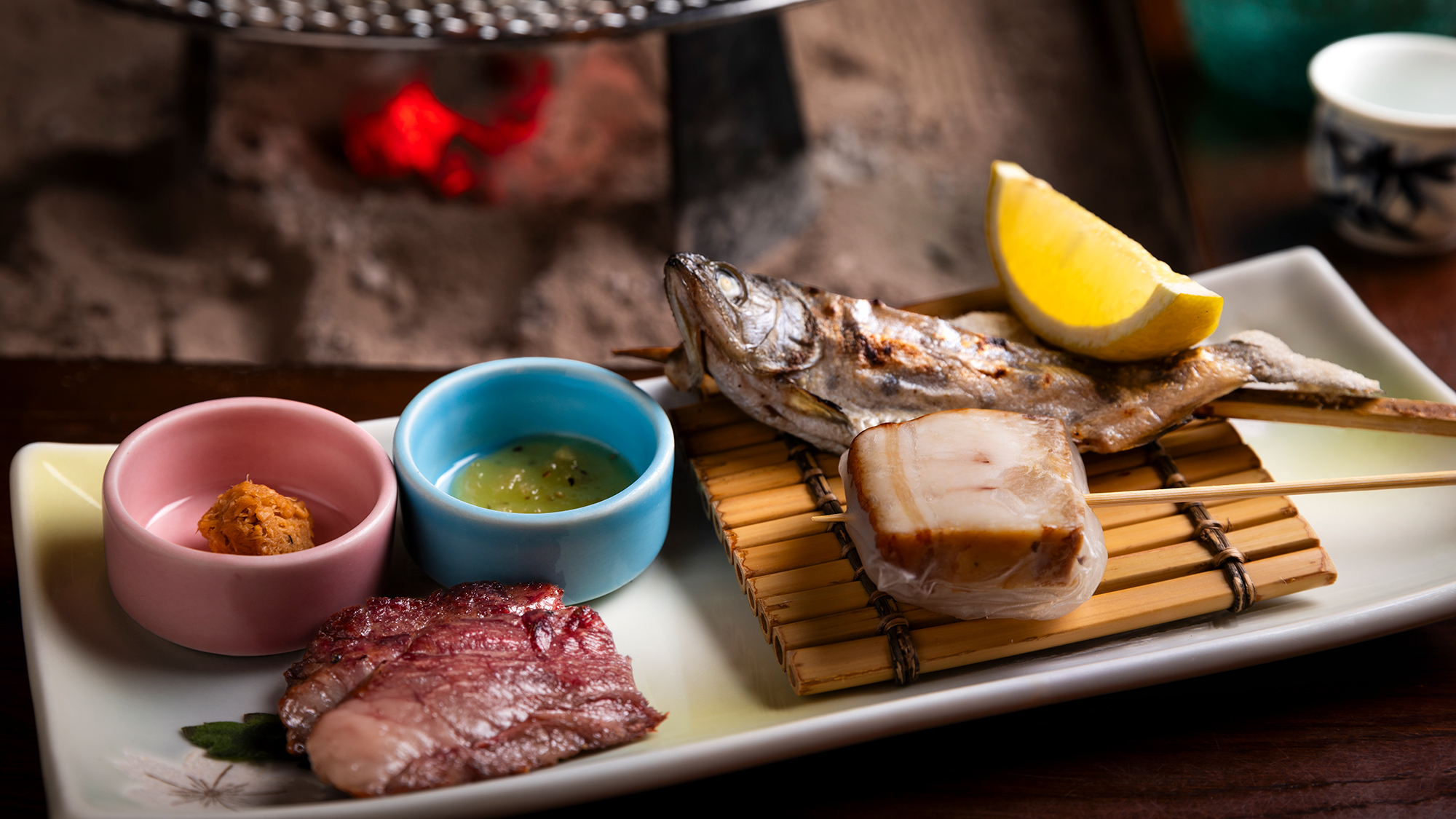 【お食事処　北番屋】焼き物／白老牛、ヤマメ、ひまわり畑ポークの角煮の3品をお好みの炙り加減でどうぞ　