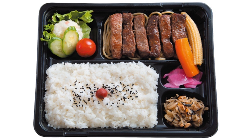 【＜素泊まり＞ご当地甚兵衛のお弁当を夕食に】はこだてワイン漬ステーキ弁当をお部屋で堪能！