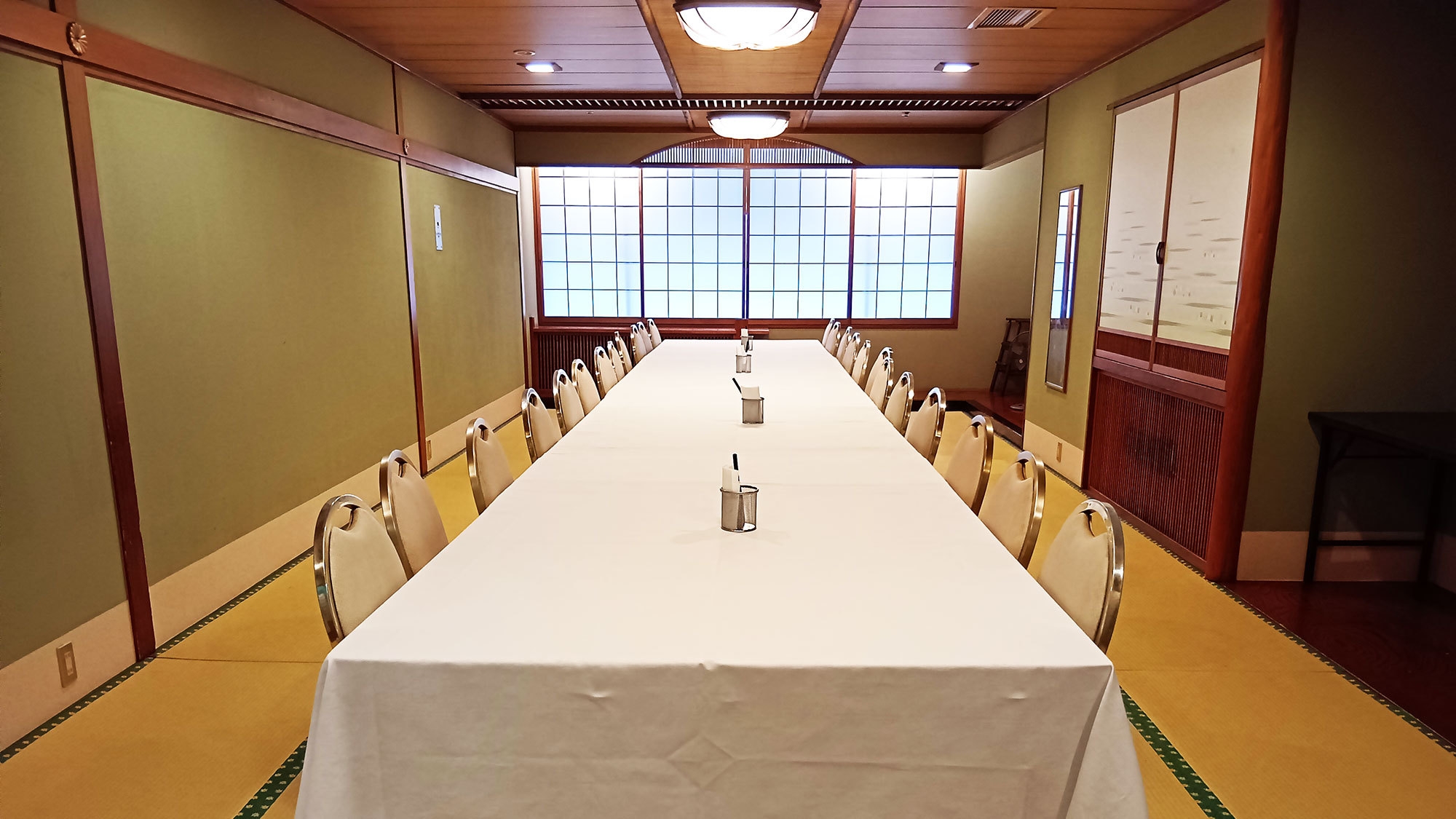 【＜2食付＞10〜28名様グループ限定】夕食は小宴会場の個室確約＆無料飲み放題60分→90分に延長！