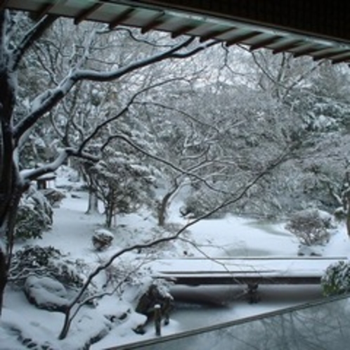 ■啄木亭の日本庭園（雪景色）