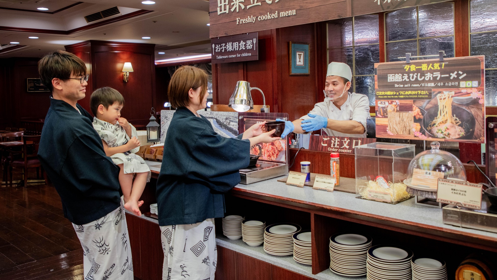 【食事会場】函館や北海道を代表するグルメが揃う出来たてコーナー