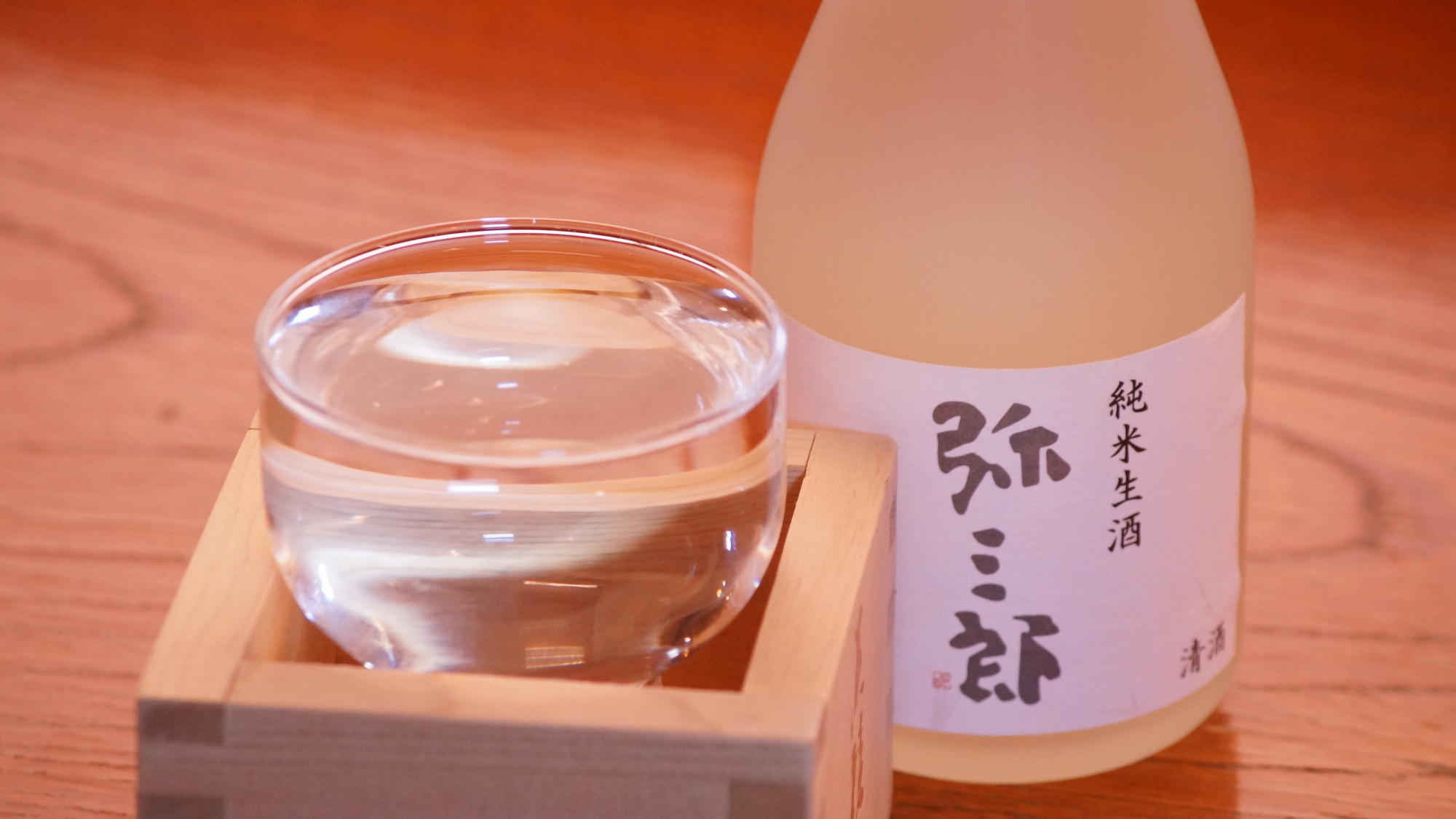 今夜は日本酒三昧。夕食と一緒に楽しむ、飲み比べのひととき※イメージ