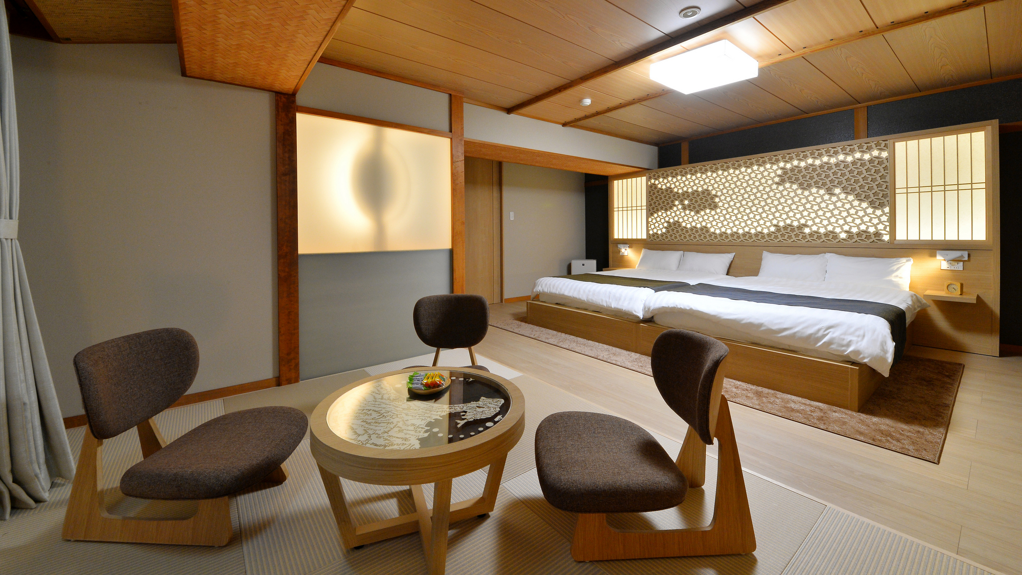 【プレミアツイン】余裕を感じるスペースでファミリーやグループ向けのお部屋