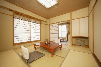 Room 8 tatami mats