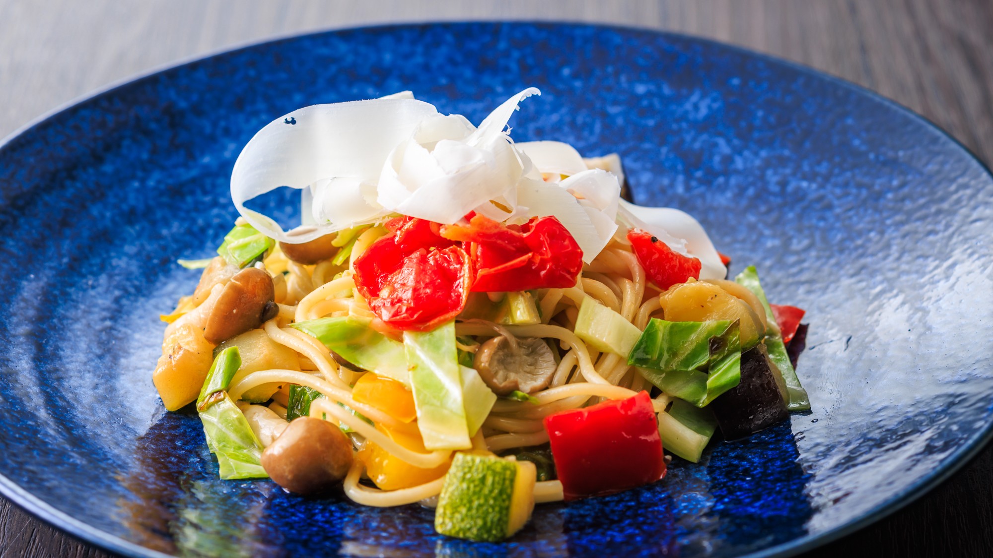 夏野菜とベーコンのレモンクリームパスタ【2026夏メニュー】